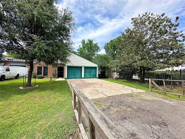 Building Photo - 9004 Vogue Ln