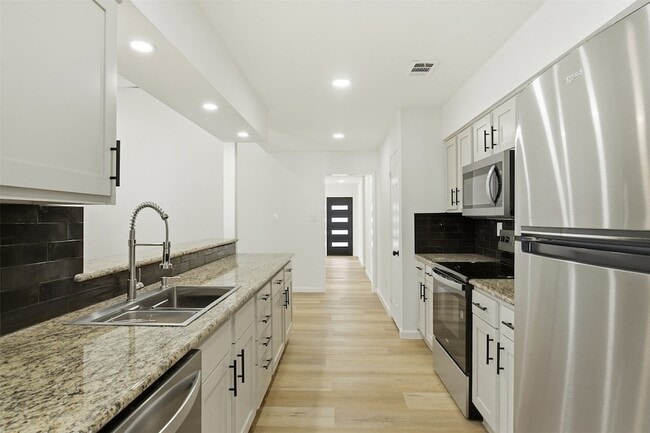 Building Photo - 6808 Beeman Dr