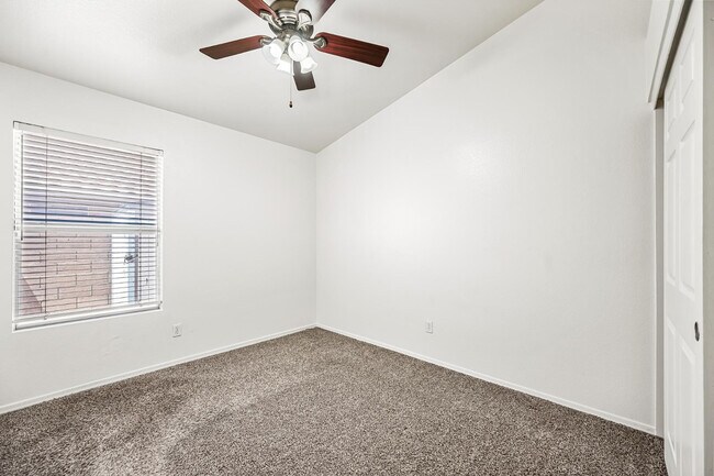 Building Photo - 5240 W Tonto Rd