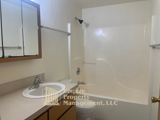 Building Photo - 3806 Dove Ln