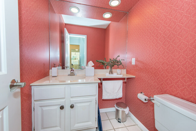 Powder room - 28 Independence Way