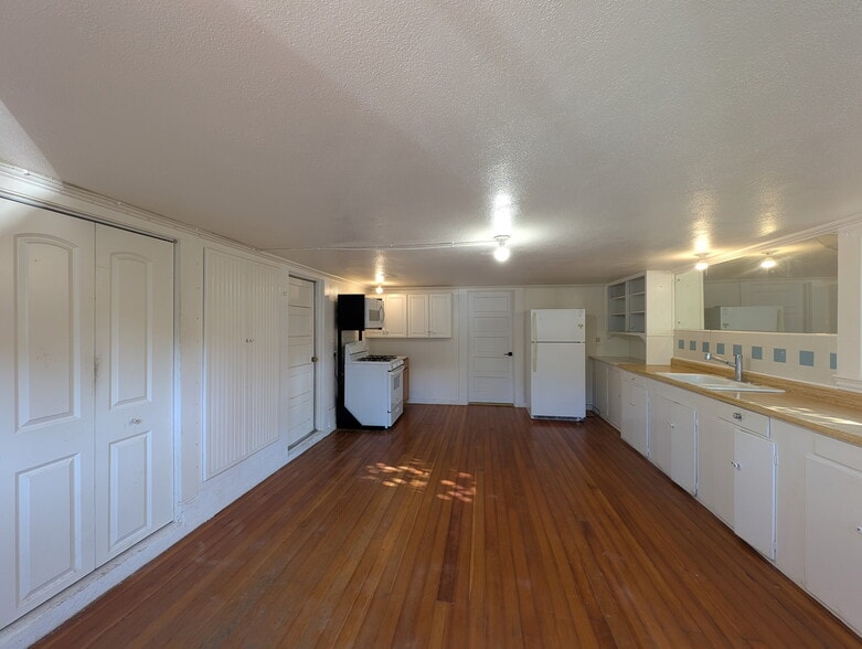 Building Photo - 531 C St