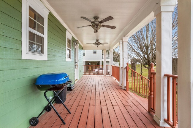 Building Photo - 426 Russell Ave