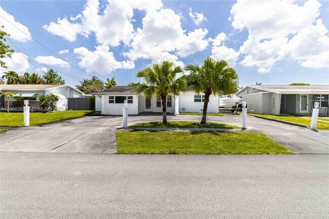 Building Photo - 4530 SW 34th Dr