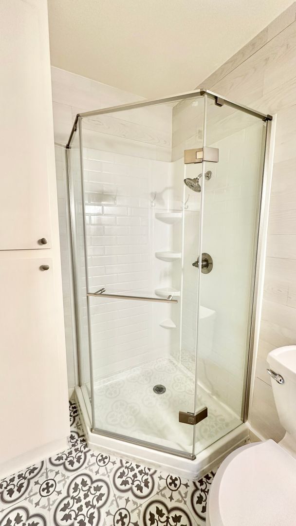 Building Photo - Beautifully Remodeled Upstairs Condo Unit with Private Balcony Patio in Downtown Fallbrook!