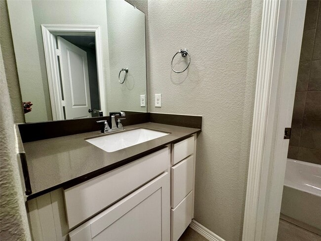 Building Photo - 28622 Monarch Cliffs Dr