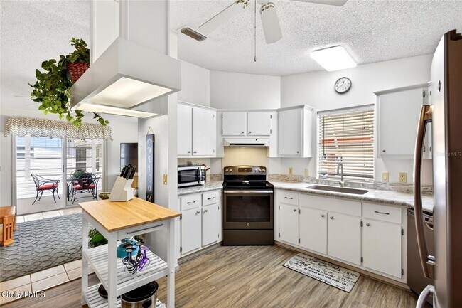 Building Photo - 932 Chula Ct