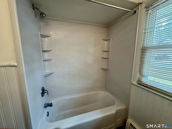 Building Photo - 12 Nutmeg Dr