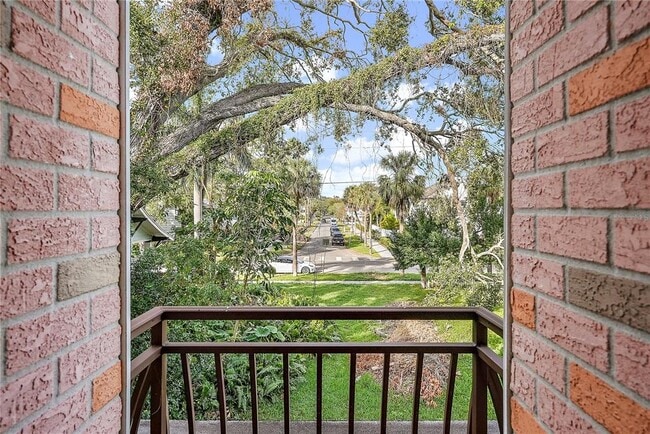 Building Photo - 832 Bay St NE