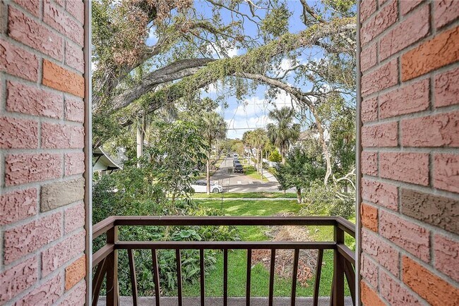 Building Photo - 832 Bay St NE