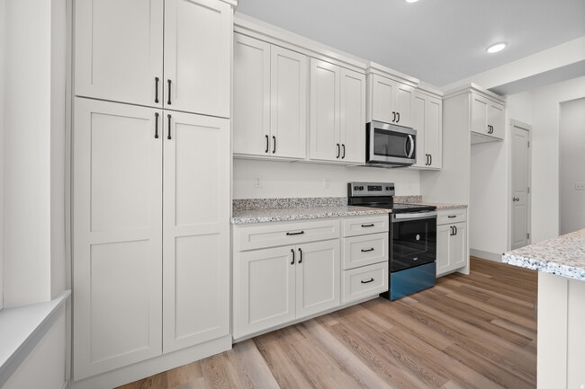 Building Photo - 621 S 85 E