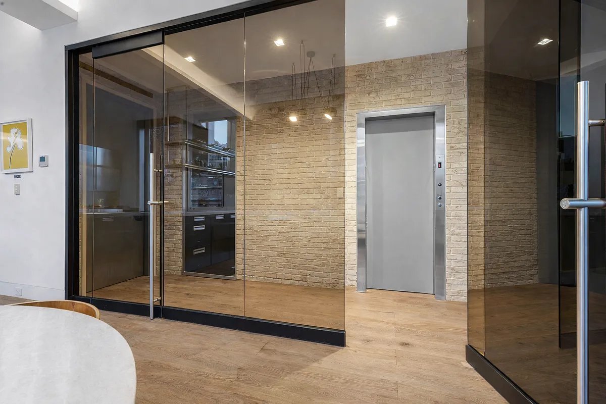 Building Photo - 640 Broadway