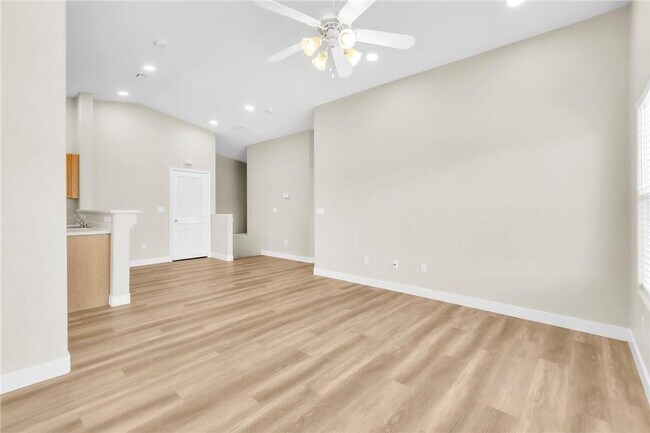 Building Photo - UPDATED 2 BED 2 BATH CONDO IN SOUTH ARLING...