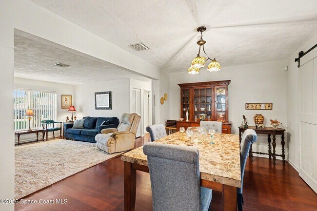 Building Photo - 108 Delvalle St