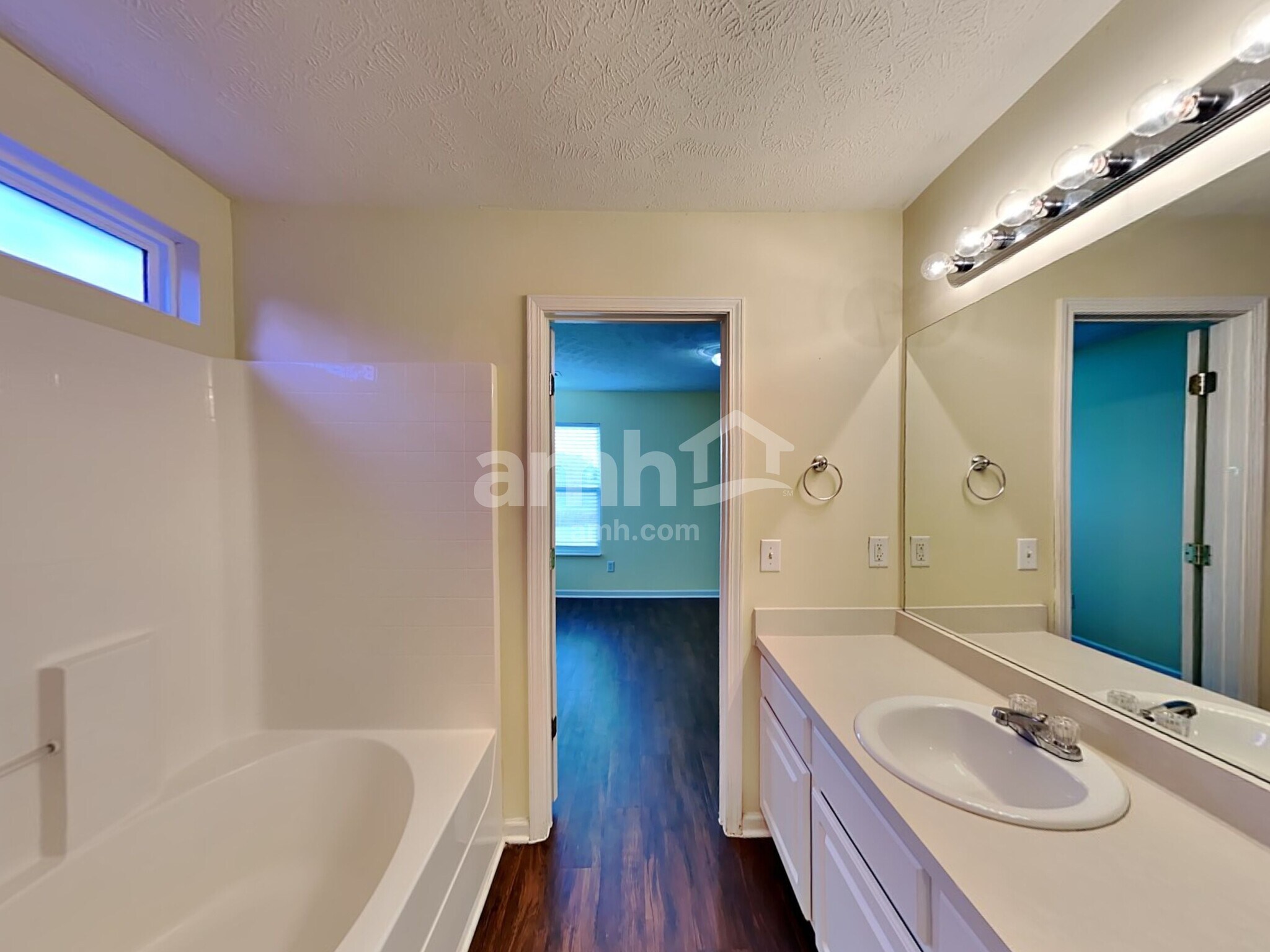 Building Photo - 4179 Longfellow Dr