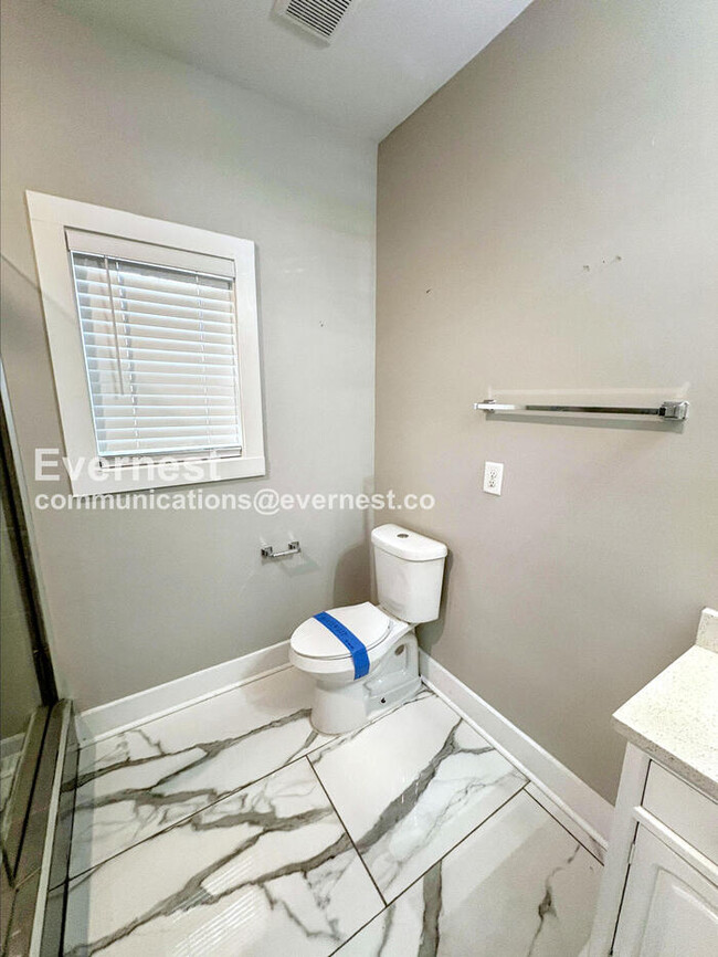 Building Photo - 463 Valley Hill Rd SE