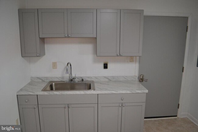 Building Photo - 127 N Market St