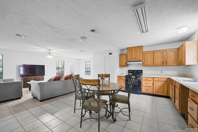 Building Photo - 3161 Tanglewood Trail