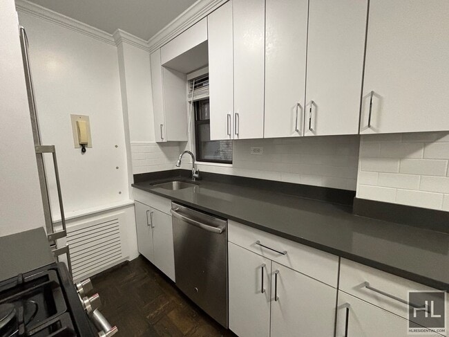 Building Photo - 20 Beekman Pl