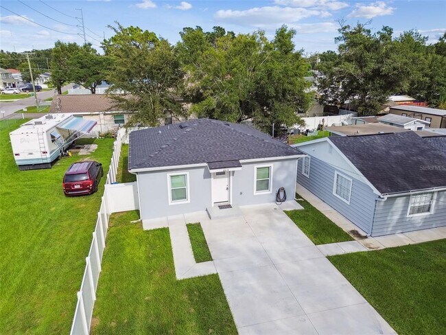 Building Photo - 6817 N Sterling Ave