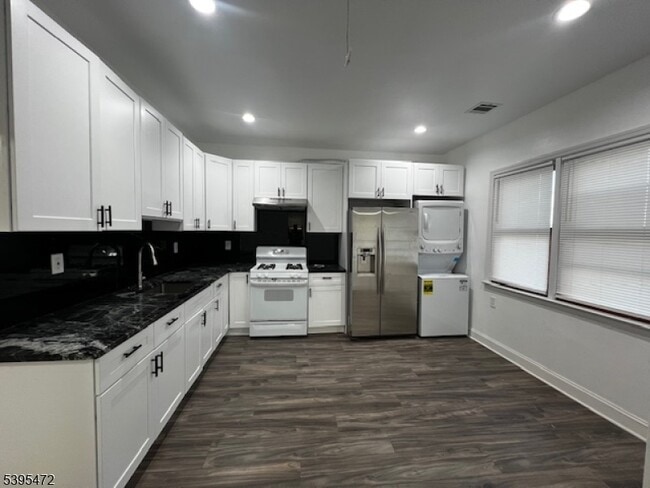 Building Photo - 110 Rockland Ave