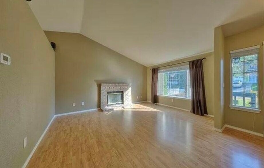 Building Photo - 22447 15th Ave S