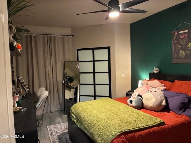 Building Photo - 1411 E Orangewood Ave