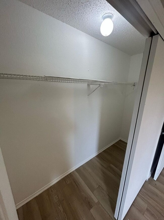 Building Photo - An unbeatable location that offers both convenience and luxury.