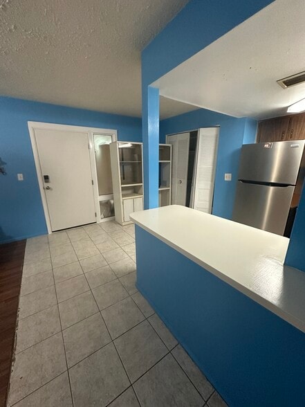 Building Photo - 8602 Champlain Ct