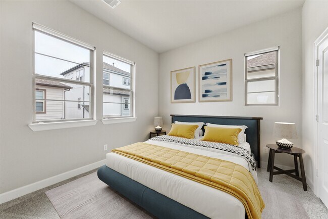 Building Photo - 12025 Royal Oaks Run Dr