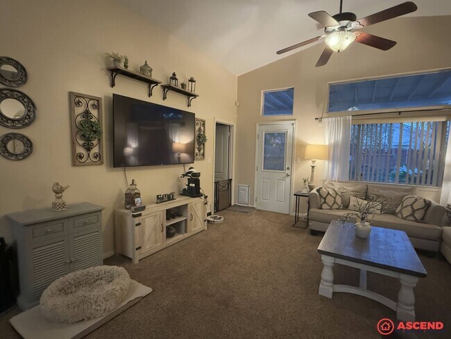 Building Photo - Stunning Home In Rosedale!