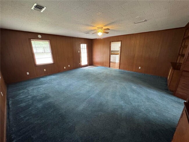 Building Photo - 5855 Woodvale Dr