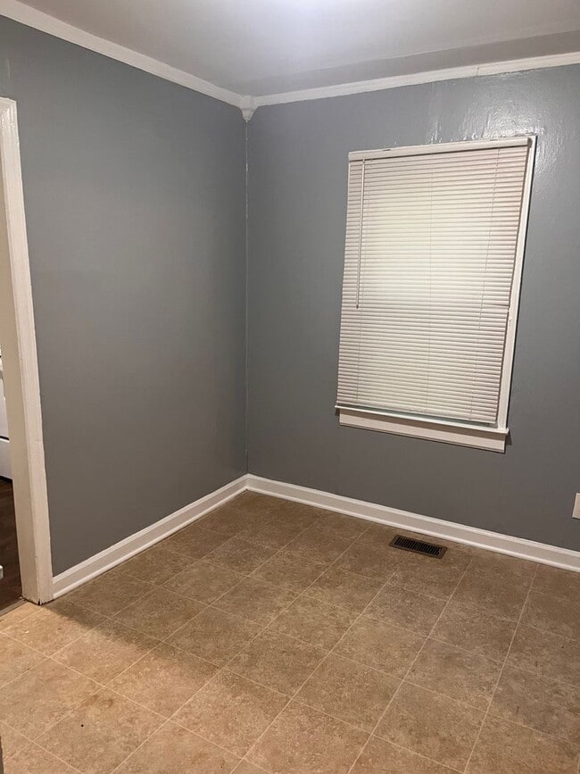 Building Photo - QUAINT 2 BEDROOM MINUTES FROM DOWNTOWN RALEIGH!