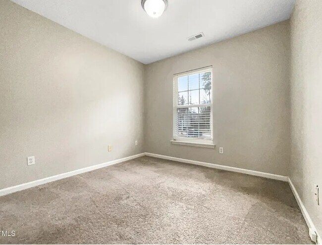 Building Photo - 203 Canyon Lake Cir