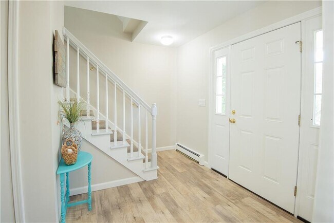 Building Photo - 663 Aquidneck Ave