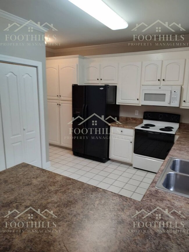 Building Photo - 901 Autumn Oaks