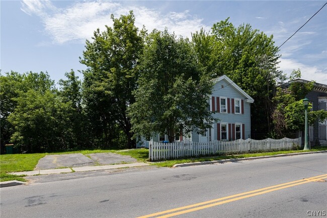 Building Photo - 215 W Main St