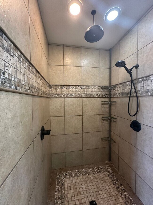 Building Photo - 115 Hayley Dr
