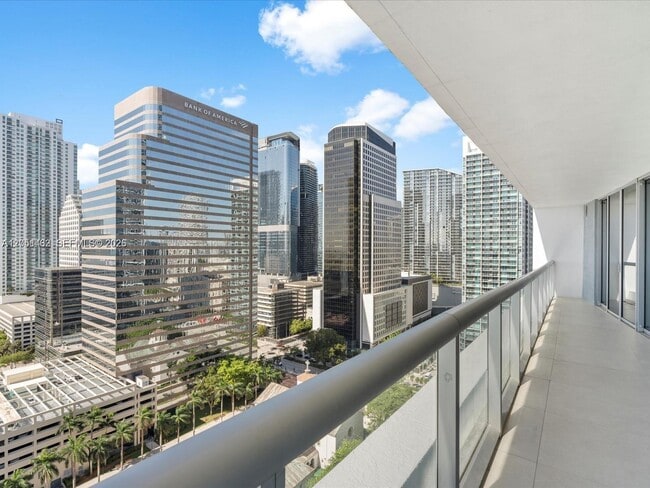 Building Photo - 495 Brickell Ave