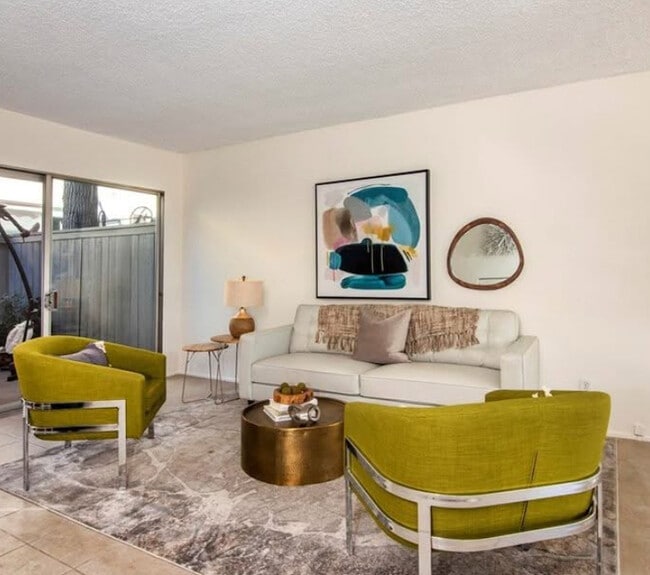 Building Photo - 708 W Sierra Madre Blvd