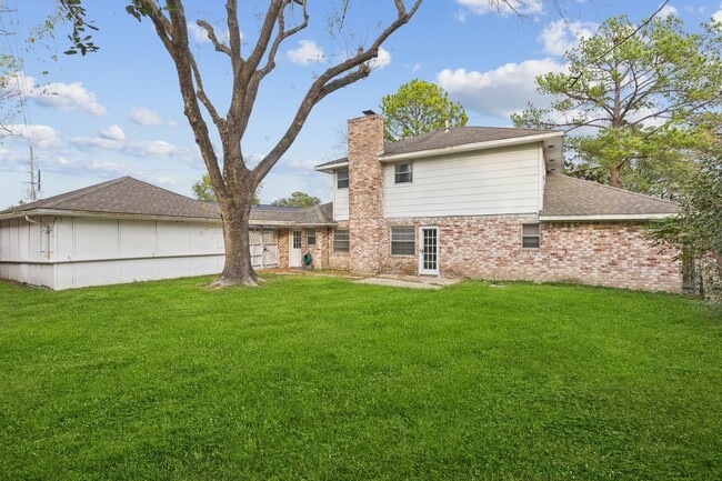 Building Photo - 2114 Briarview Dr