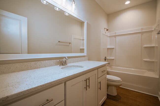 Building Photo - 106 Holland Dr