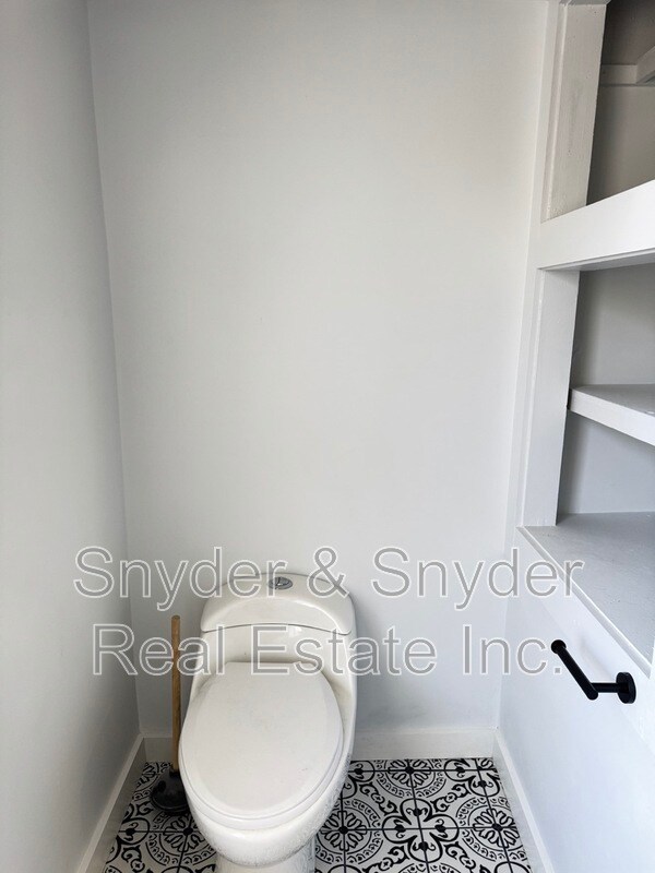 Building Photo - 143 Gale St