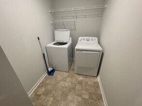 Building Photo - 3 bedroom home in Lexington area! Available in June