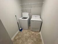 Building Photo - 3 bedroom home in Lexington area! Available in June