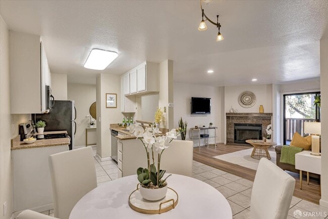 Building Photo - logdgeville