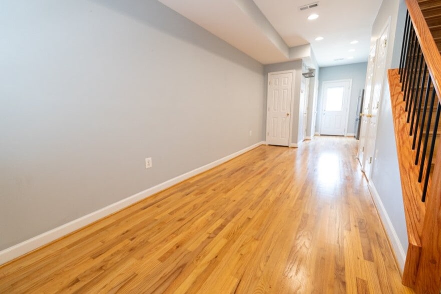 Building Photo - 1514 Constitution Ave NE