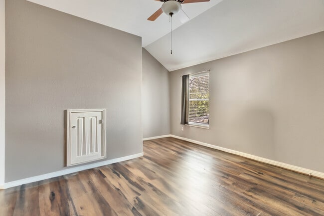 Building Photo - 10616 Big Thicket Dr