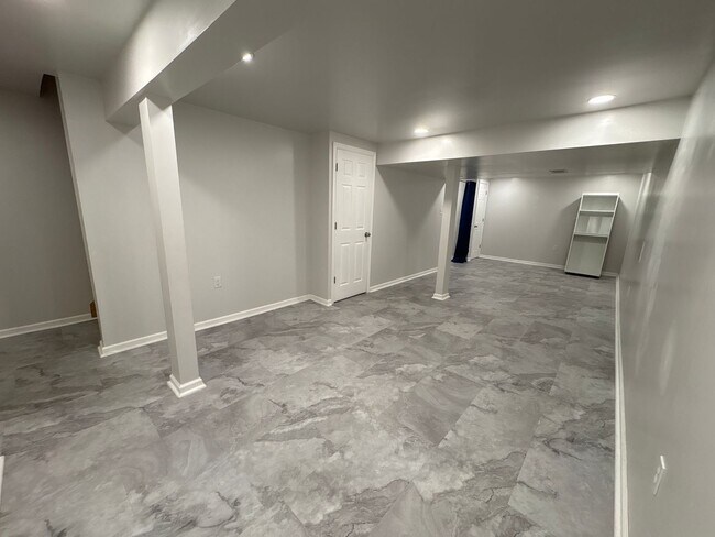 Building Photo - 720 Strayer Dr