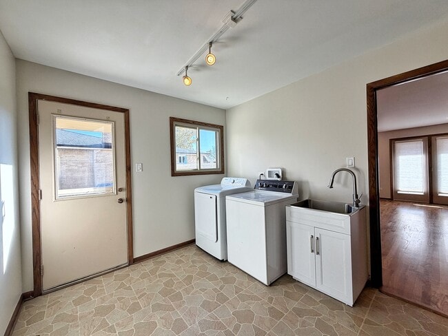 Building Photo - 6710 Wedgewood Ln